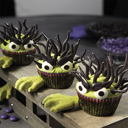 Halloween-Monster-Cupcakes-With-Candy-Hands